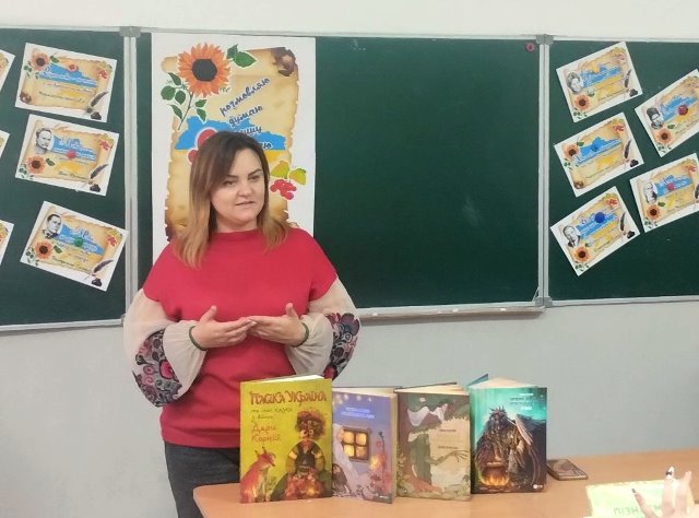 Презентація терапевтичної збірки казок Дари Корній «Пасіка Україна та інші  казки з війни».jpg